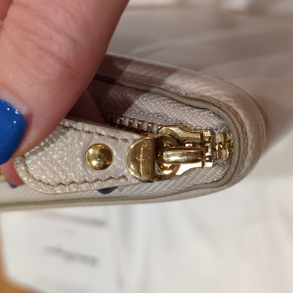 Salvatore Ferragamo Cream Beige Zip Around Wallet With Box - Picture 16 of 17